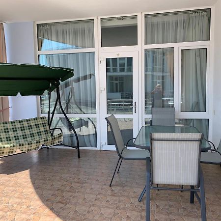 Town-House Golden Bugaz Apartment Karolino-Buhaz Ngoại thất bức ảnh