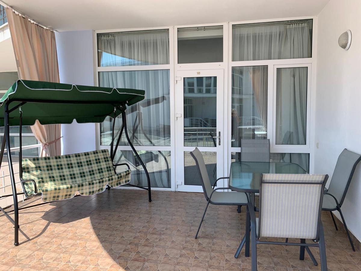 Town-House Golden Bugaz Apartment Karolino-Buhaz Ngoại thất bức ảnh