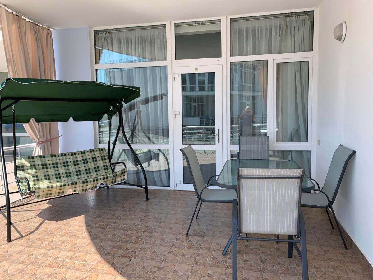 Town-House Golden Bugaz Apartment Karolino-Buhaz Ngoại thất bức ảnh