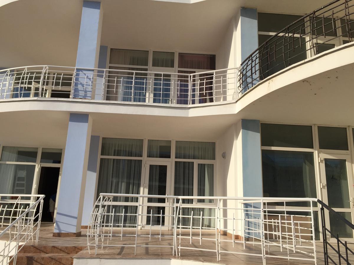 Town-House Golden Bugaz Apartment Karolino-Buhaz Ngoại thất bức ảnh